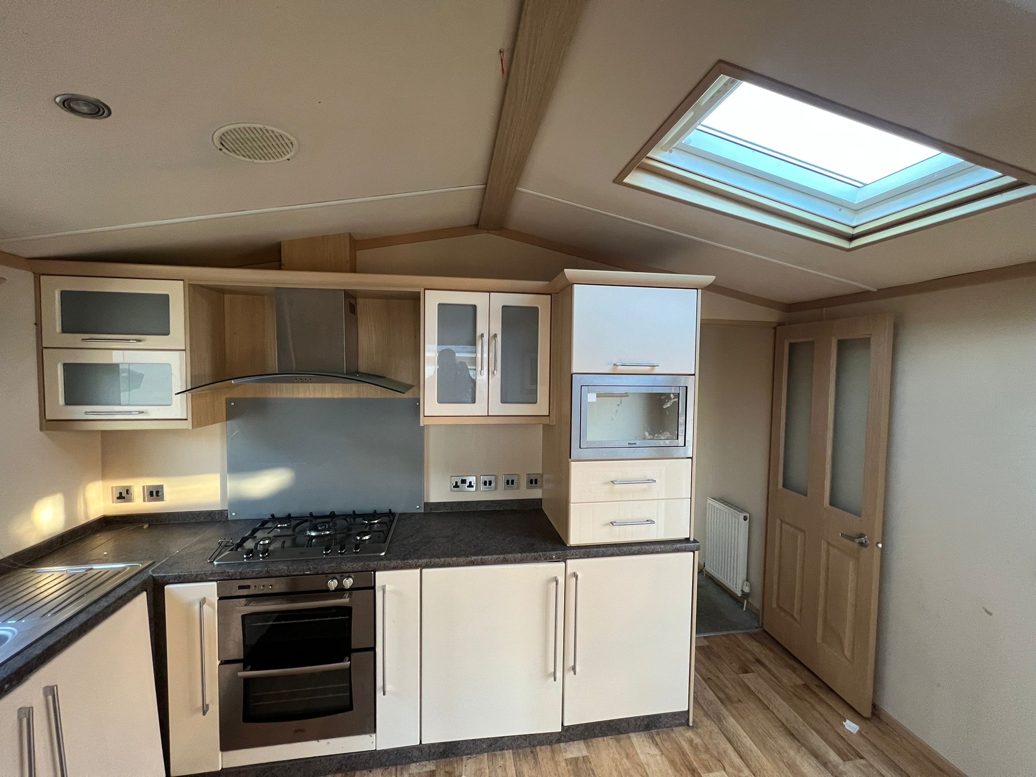 Mobilus namelis Essence ATVYKSTA — изображение 14