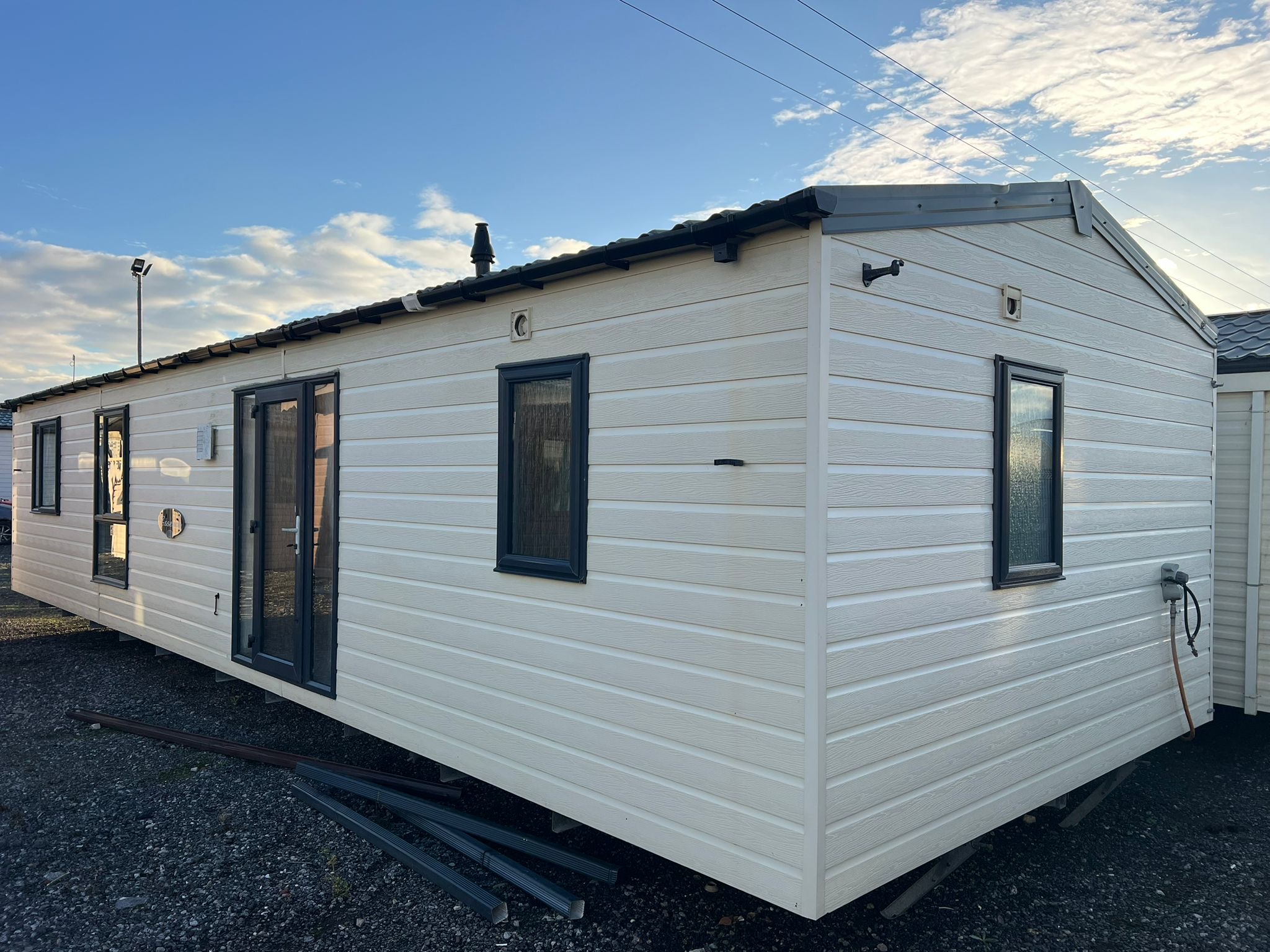 Mobilus namelis Essence ATVYKSTA — изображение 3